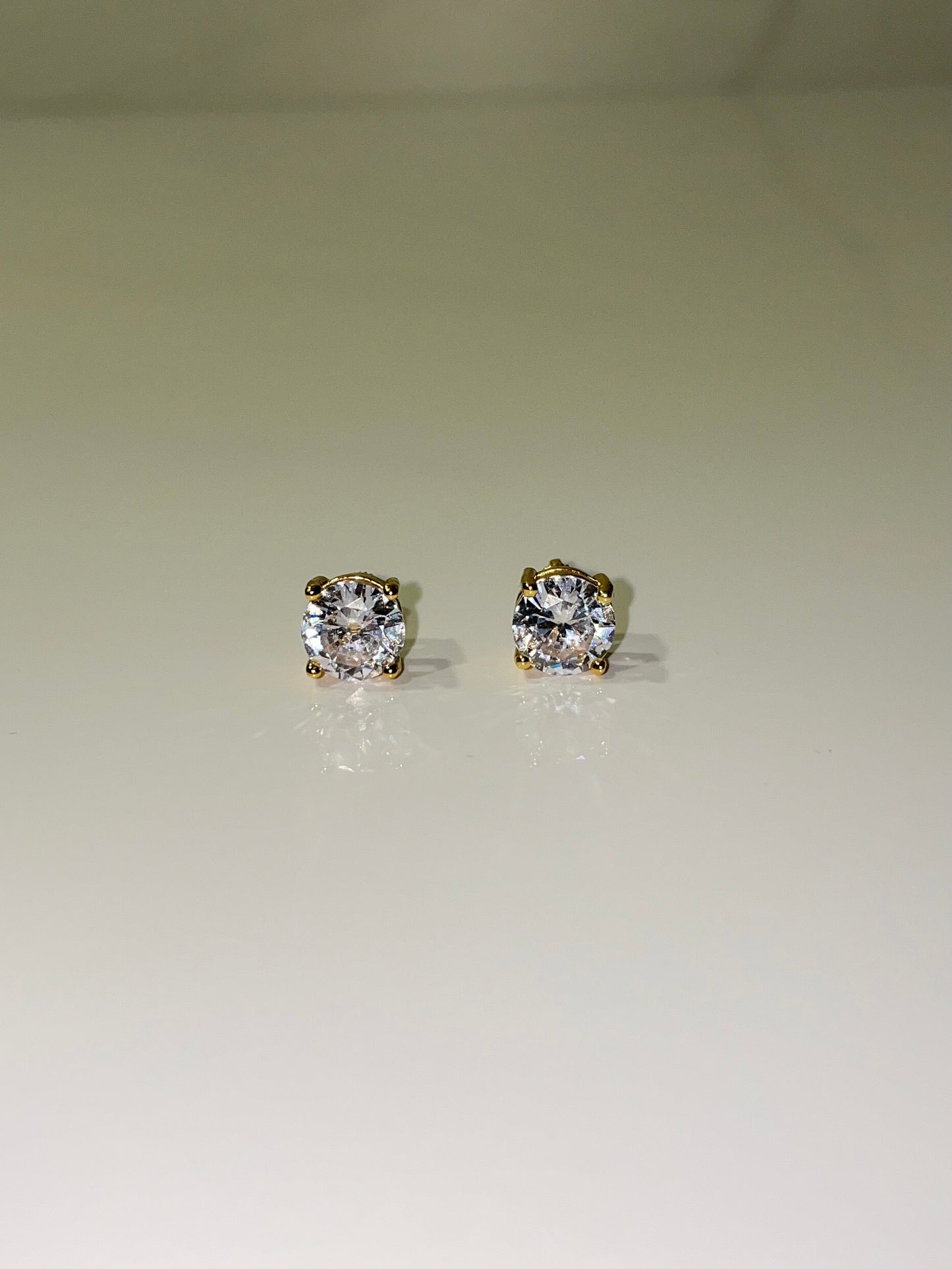 gold 8mm cubic zirconia diamond stud earrings with screwback