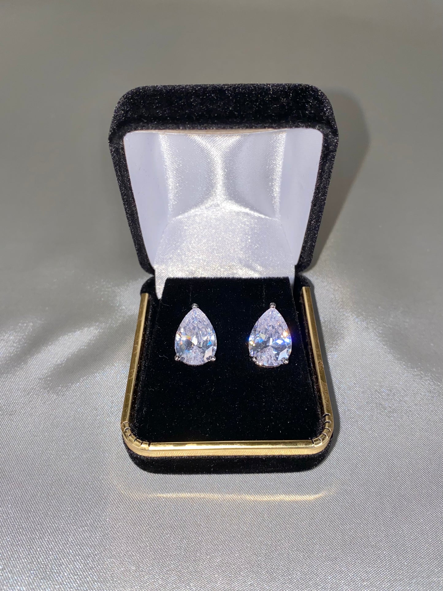 teardrop cubic zirconia stud earrings